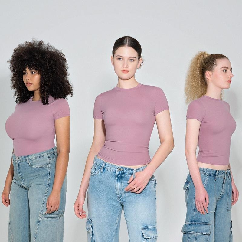 PUMIEY Women's Crew Neck T-Shirt - Summer Casual Slim-Fitting Soft Fabric Top Minimalist Round Neck Short Sleeve Tshirt for Ladies