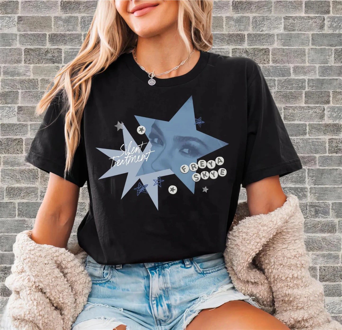 Disney Zombies 4 Nova Bright Shirt, Freya Skye Silent Treatment Shirt O424