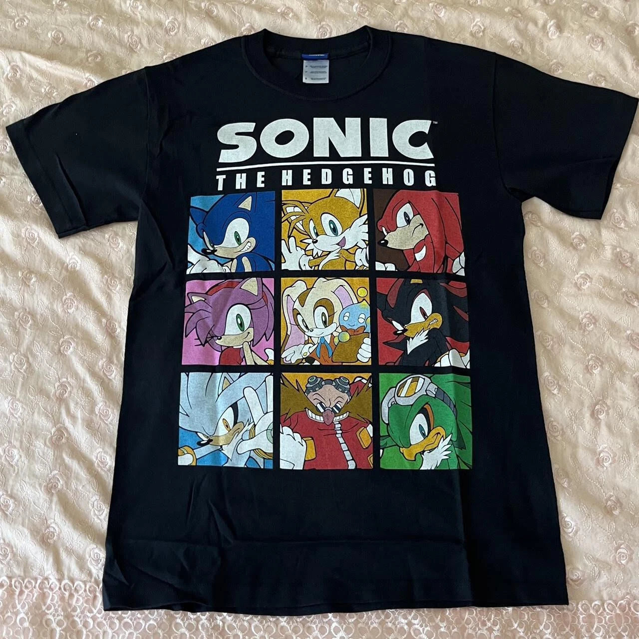 Sonic the Hedgehog vintage graphic shirt (size L)