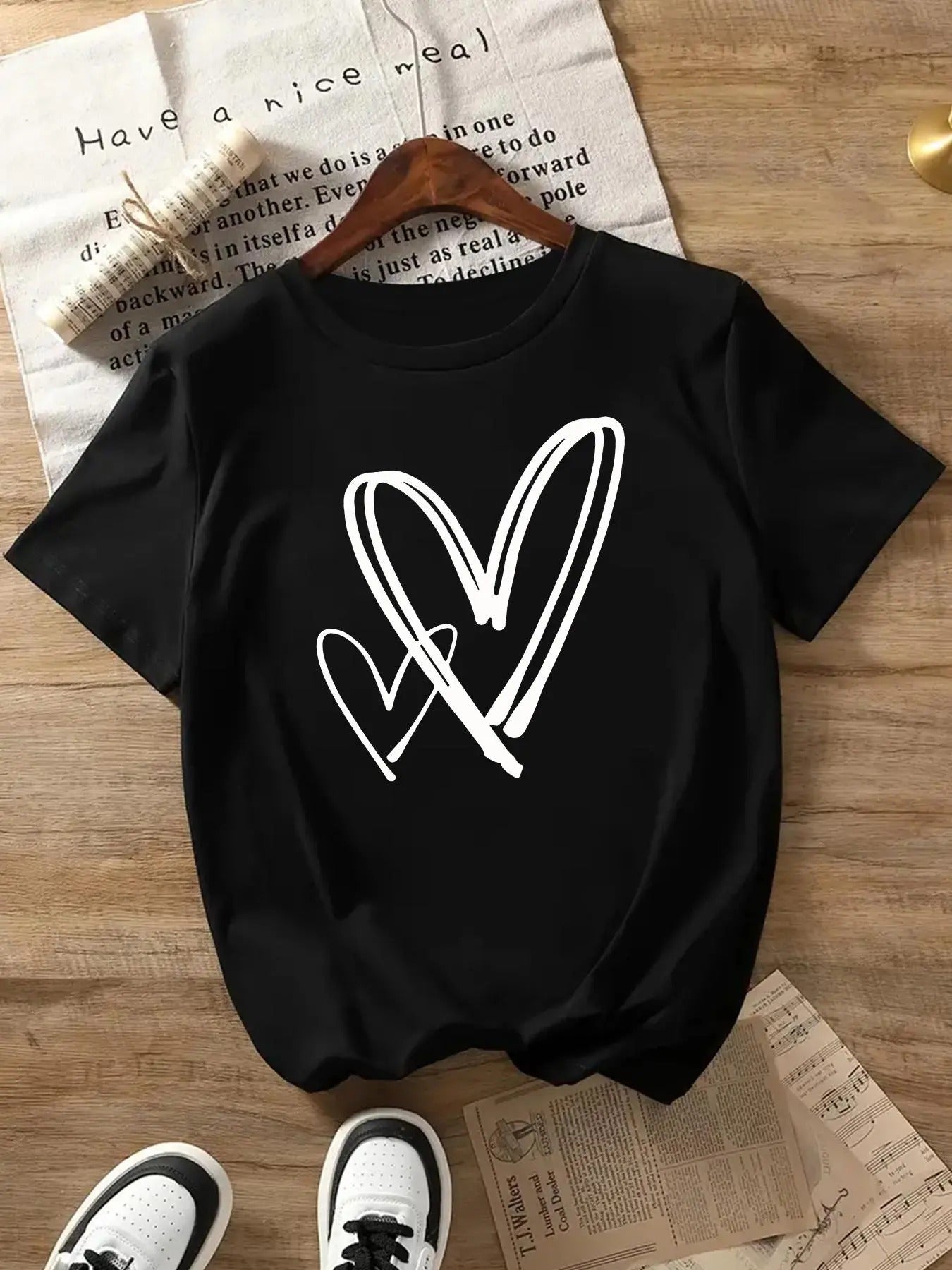 Women's Heart Print Round Neck Tee, Casual Short Sleeve Crew Neck T-Shirt for Daily Wear, Ladies Clothes for All Seasonsstyle{n002}2