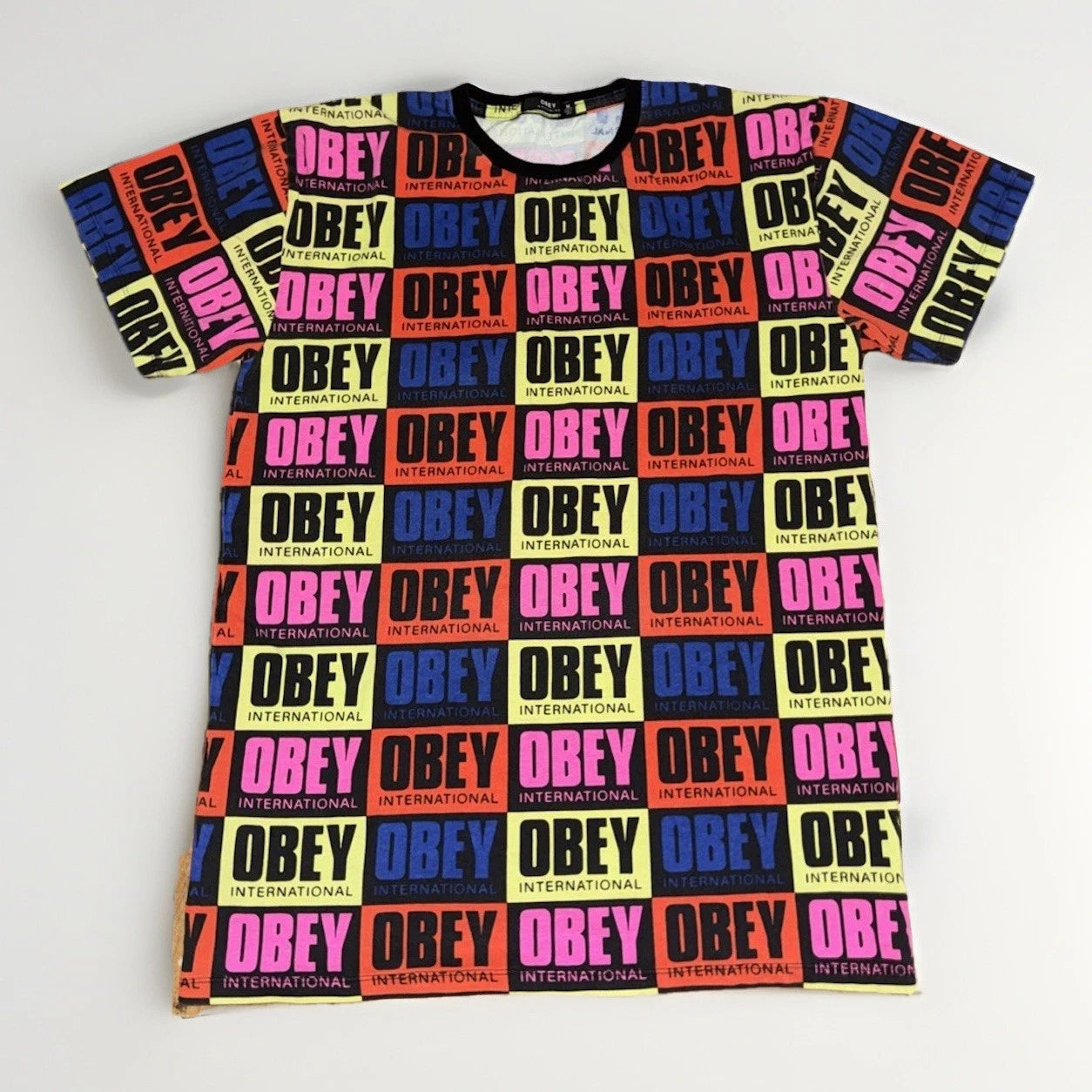 OBEY Pop Art All Over Print T-Shirt Medium 21x29 Streetwear Skater Vintage AOP